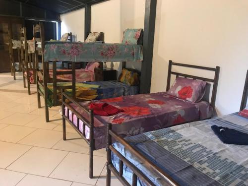 Двухъярусная кровать или двухъярусные кровати в номере Hostel A Cozinha de Cora
