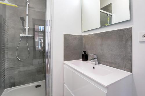 Ένα μπάνιο στο Cosy appartement proche gares #2