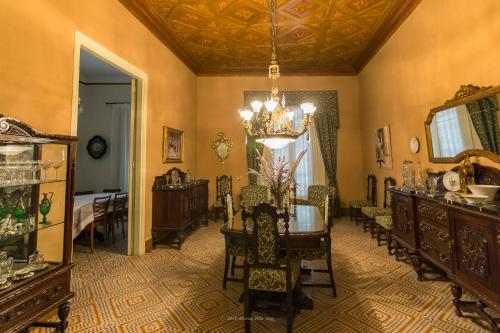 a dining room with a table and chairs and a chandelier at Cal Pubill in Ginestar