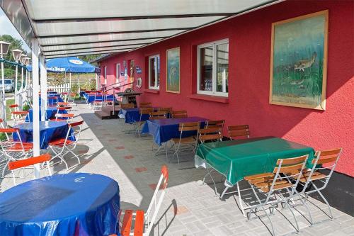 Un restaurante o sitio para comer en Doppelzimmer-fuer-2-Personen-auf-Ruegen-Z7