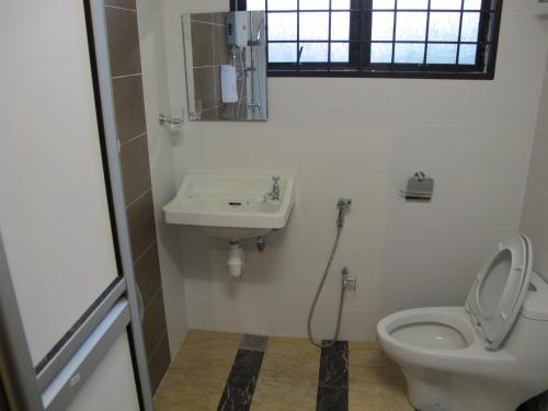 a bathroom with a toilet and a sink at Vynn's @ Banda Kaba in Melaka