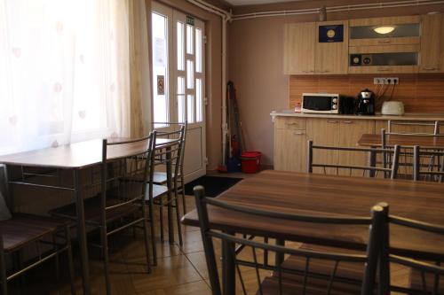 Кухня или кухненски бокс в Kovács Guesthouse