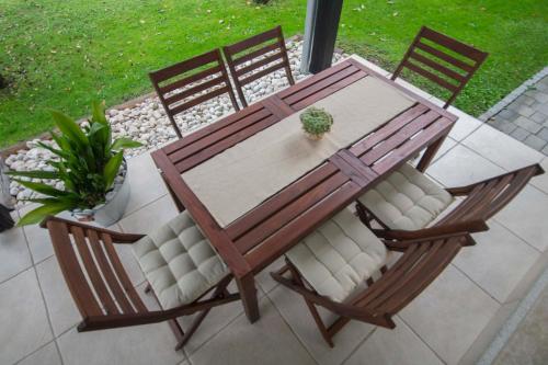 En terrasse eller udendørsområde på apartma mojca