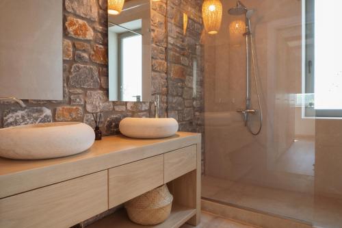 A bathroom at Elies Residences