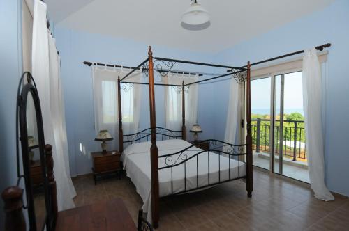 Кровать или кровати в номере Citrus Grove Villa