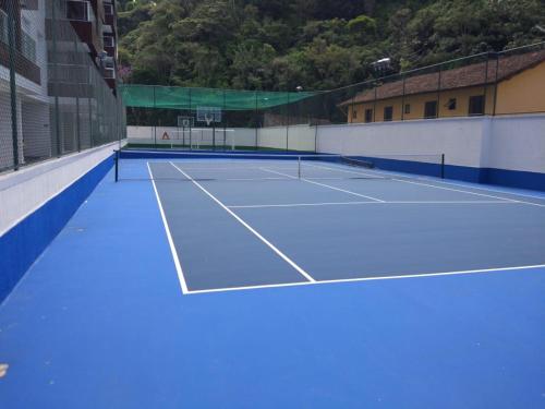 Instalaciones para jugar a tenis o squash en AP Clube Lazer Total o alrededores