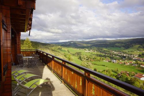 Un balcon sau o terasă la Les Genévriers