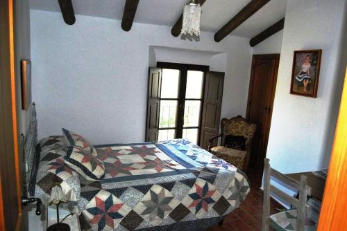 Tempat tidur dalam kamar di El alojamiento rural de Peter