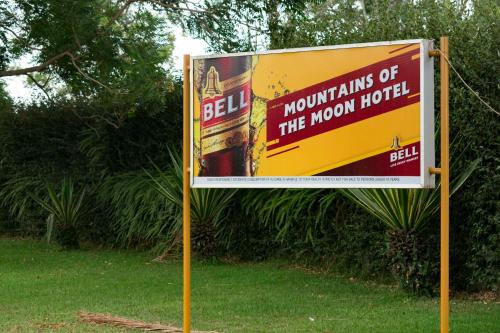 Certificado, premio, señal o documento que está expuesto en Mountains of the Moon Hotel Fort Portal