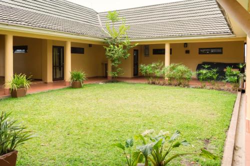 Jardín al aire libre en Mountains of the Moon Hotel Fort Portal