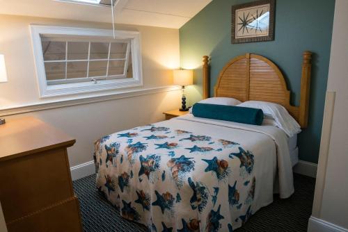 Posteľ alebo postele v izbe v ubytovaní The Cove at Yarmouth, a VRI resort