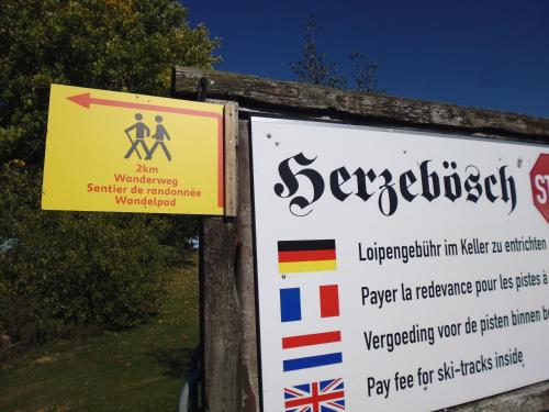 a sign for a park with a sign for a playground at Eifel Lodge in Butgenbach
