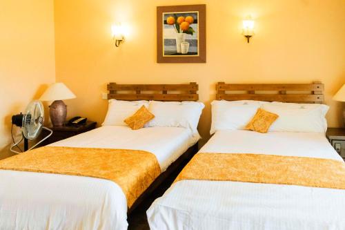 Cama o camas de una habitación en Mountains of the Moon Hotel Fort Portal