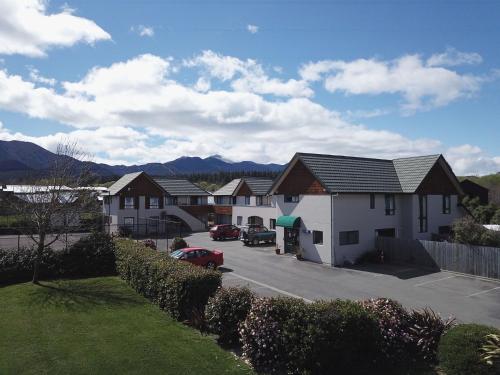 a row of houses with mountains in the background at Bella Vista Hanmer Springs in Hanmer Springs