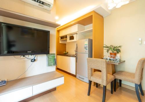 Kuchyň nebo kuchyňský kout v ubytování Greenview Ekkamai10 Suite