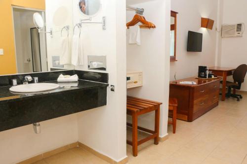 Kuchyň nebo kuchyňský kout v ubytování Best Western Riviera Tuxpan