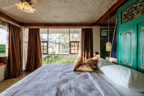 A bed or beds in a room at BoHo Canggu