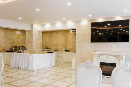 Телевизор и/или развлекательный центр в Aqua Spa Hotel Zlatograd