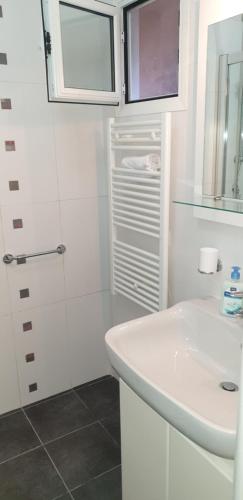 Et badeværelse på Appartement au Chateau Vallaya