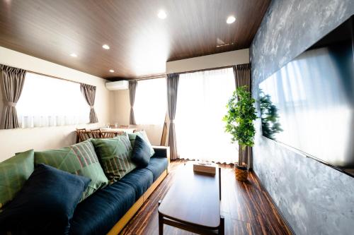 a living room with a couch and a table at 22 ORIYA Mt Fuji -錦NISHIKI- in Fujikawaguchiko