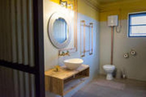 Bathroom sa Sesfontein Guesthouse