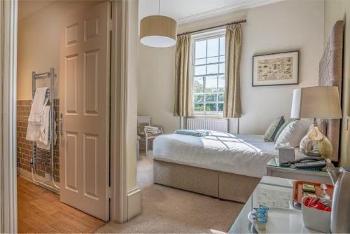 a bedroom with a bed and a window at The Sun Inn in Faversham