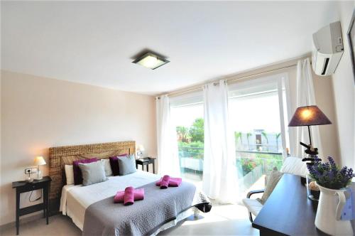 Ένα ή περισσότερα κρεβάτια σε δωμάτιο στο ES PAS- Chalet en Cala Pi muy solicitado