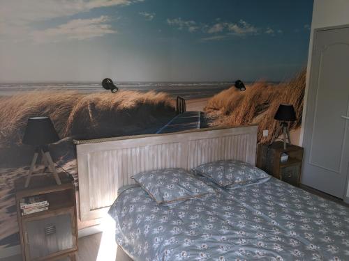 a bedroom with a bed and a view of the beach at Chambre La Caunette in La Caunette