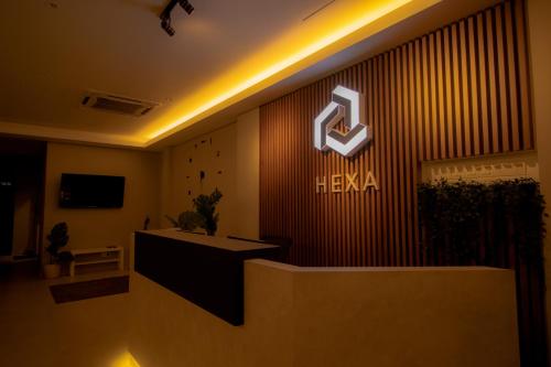 TV a/nebo společenská místnost v ubytování Hexa Hotel & Backpackers Capsules Bukit Bintang