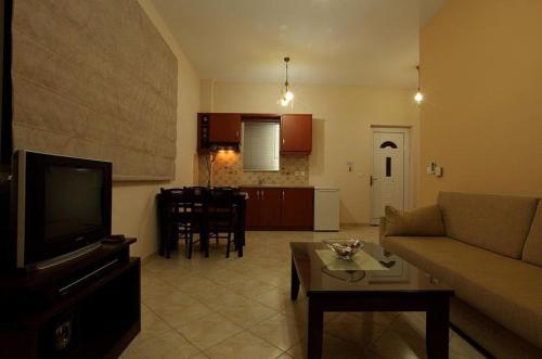 a living room with a couch and a coffee table at Pantheon Hotel & Suites in Nerotriviá