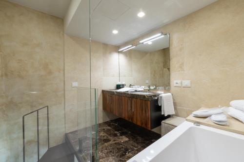 Donati Luxury Tower Suites photo 66