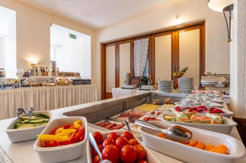 Makanan di atau berdekatan hotel