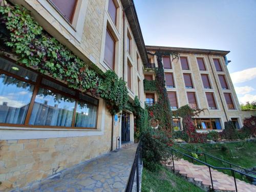 a building with plants on the side of it at Los Acebos Arriondas in Arriondas