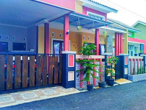 Το κτήριο όπου στεγάζεται  η παραθεριστική κατοικία