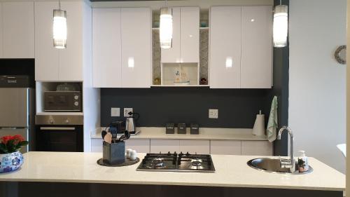 Köök või kööginurk majutusasutuses Azure Luxury Apartments Estate
