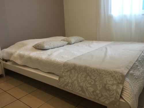 Una cama o camas en una habitación de Sun Villa chambre chez l habitant