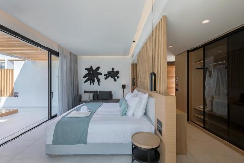 Tempat tidur dalam kamar di D' Andrea Lagoon All Suites - Adults Only