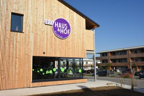 GästeHAUS & HOFladen Familie Öllerer