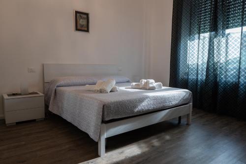 a bedroom with a bed with two towels on it at La casa di Alvy in Pescara