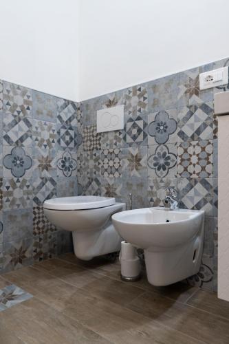 a bathroom with a sink and a toilet in it at La casa di Alvy in Pescara