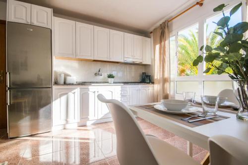 Kuchyň nebo kuchyňský kout v ubytování Acogedor Apartamento Gara 54 Arguineguin