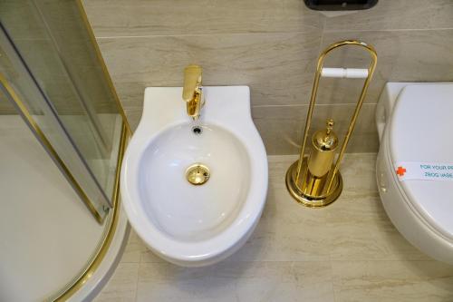 Koupelna v ubytování Integra Hotel