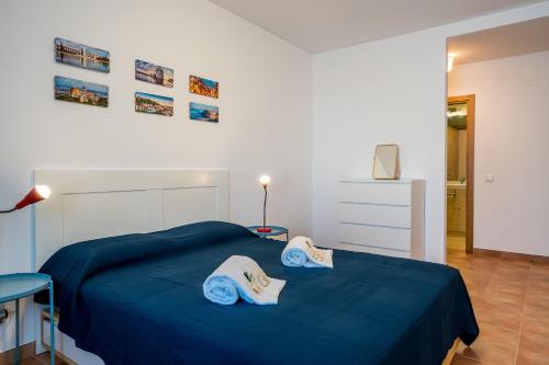 Ένα ή περισσότερα κρεβάτια σε δωμάτιο στο BmyGuest Santa Luzia Terrace Apartment