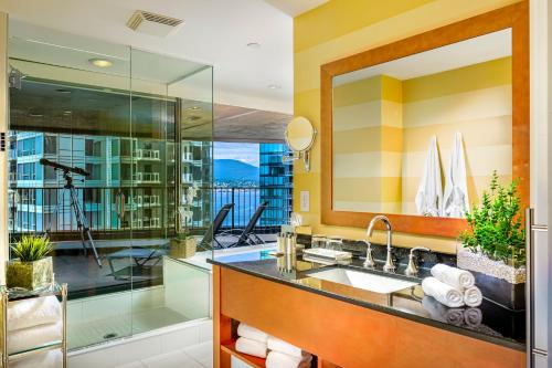 Pinnacle Hotel Harbourfront Image