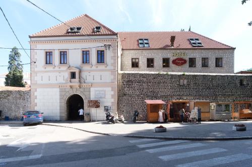 Budova, kde se hotel nachází