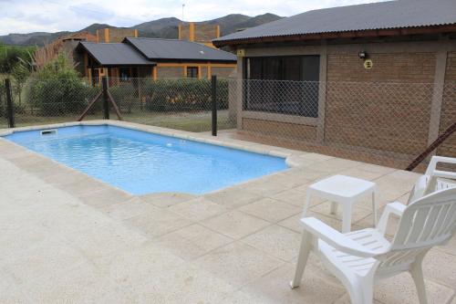 Piscina a Postal de las Sierras o a prop