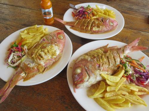 Makanan di atau berdekatan hotel