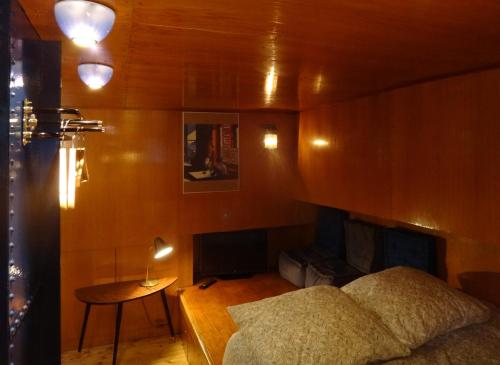 En eller flere senger på et rom på Bateau, Péniche Marboré - Disney