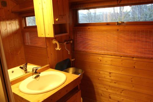 A bathroom at Milonga - 3 bedroom cabin