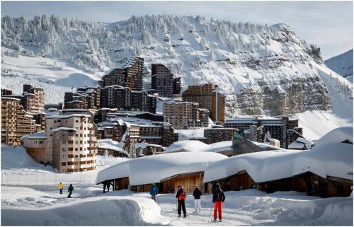 a group of people on skis on a snow covered mountain at SASKIA 1 in Avoriaz